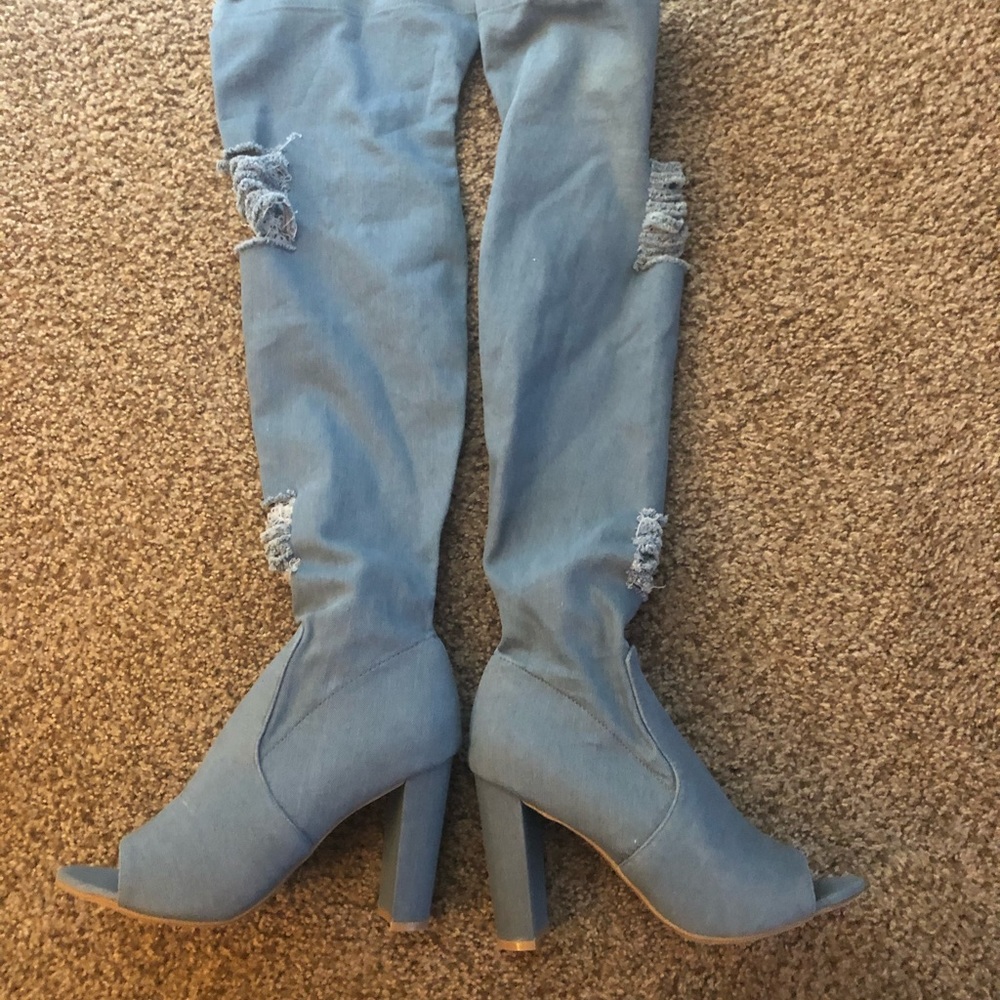 Distressed boots - Picture 3 of 3